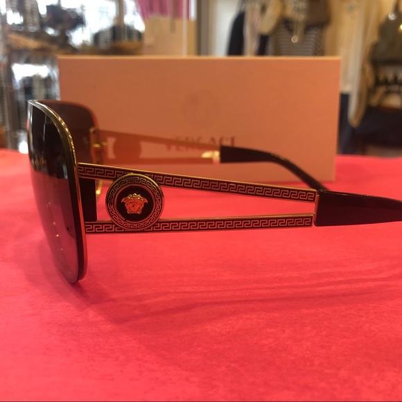 Vintage Versace sunglasses - Picture 7 of 8